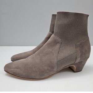 Eileen Fisher pointed toe bootie in gray suede. EUC. Size 8.5